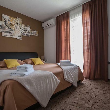 Luxury Apartment With Private Heated Pool Szybenik Zewnętrze zdjęcie